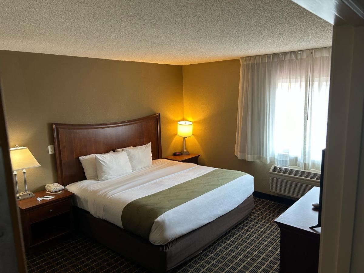 Quality Inn & Suites Bradford Exterior foto